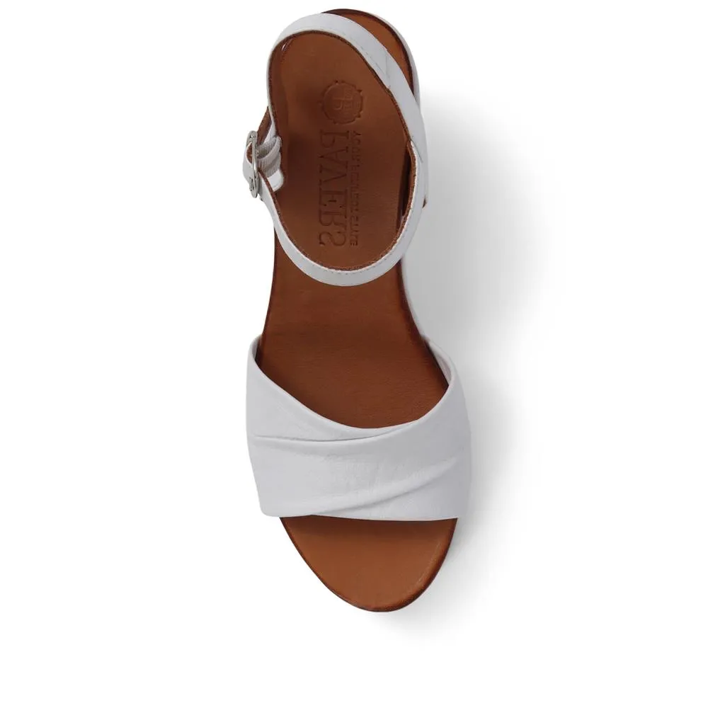 Adjustable Buckle Wedges - BELMETIN37017 / 323 773