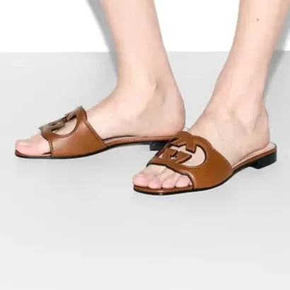 WOMEN's INTERLOCKING G CUT-OUT SLIDE SANDAL - BROWN